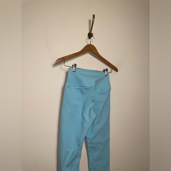 ALO Yoga 7/8 High-Waist Airbrush Legging in Chalk Blue - Picture 10 of 10